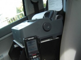 Tiskalnik Epson LQ na nosilcu v vozilu